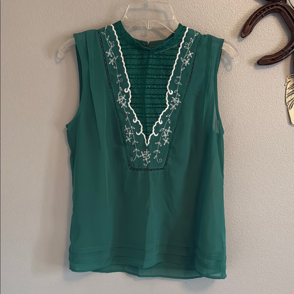 Hinge Green Sleeveless Pleated Blouse with Bib Collar